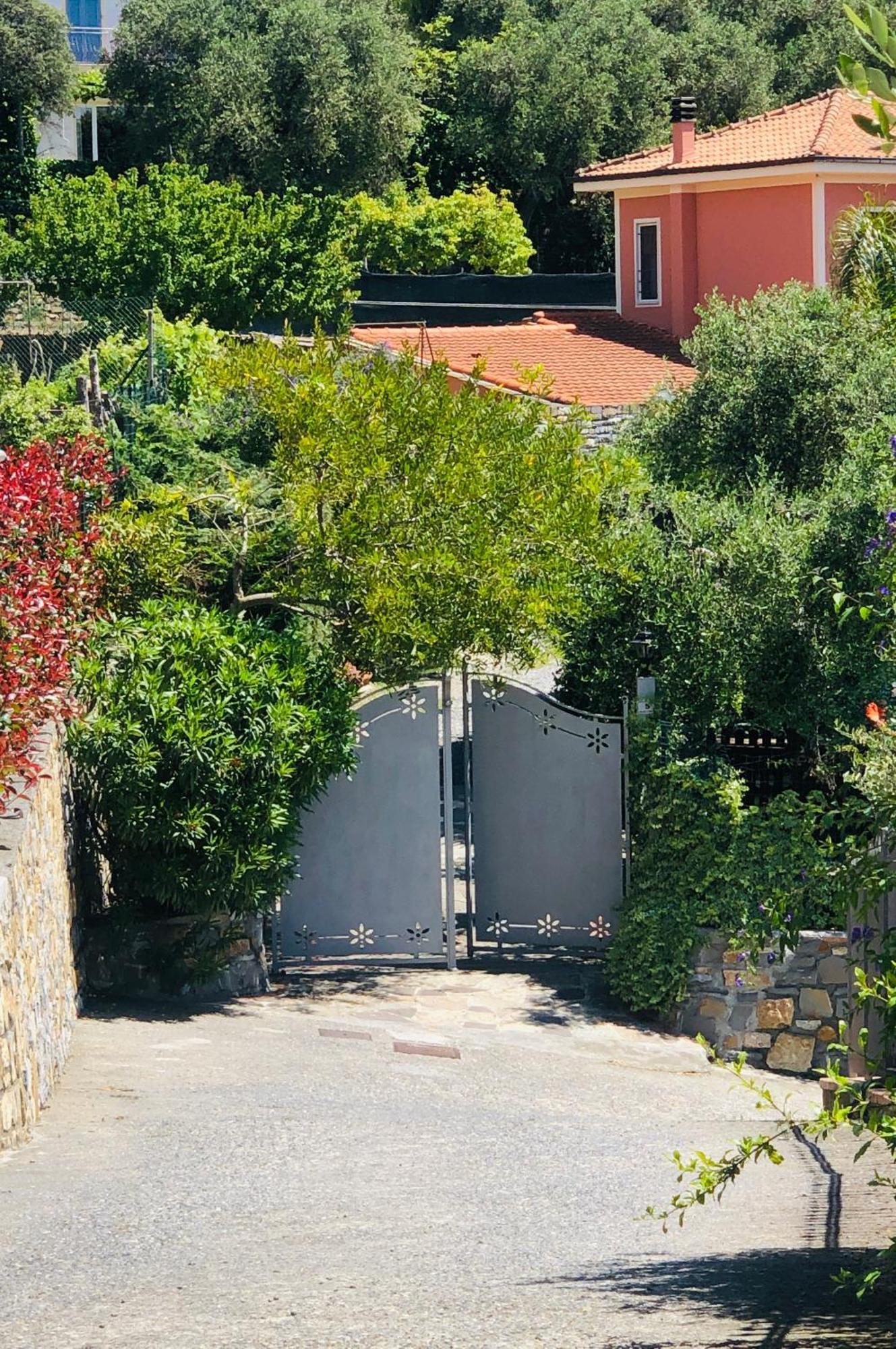 Hotel Le Jardin Sur Mer Avec Bike Et Mtb Tour Imperia Exterior foto