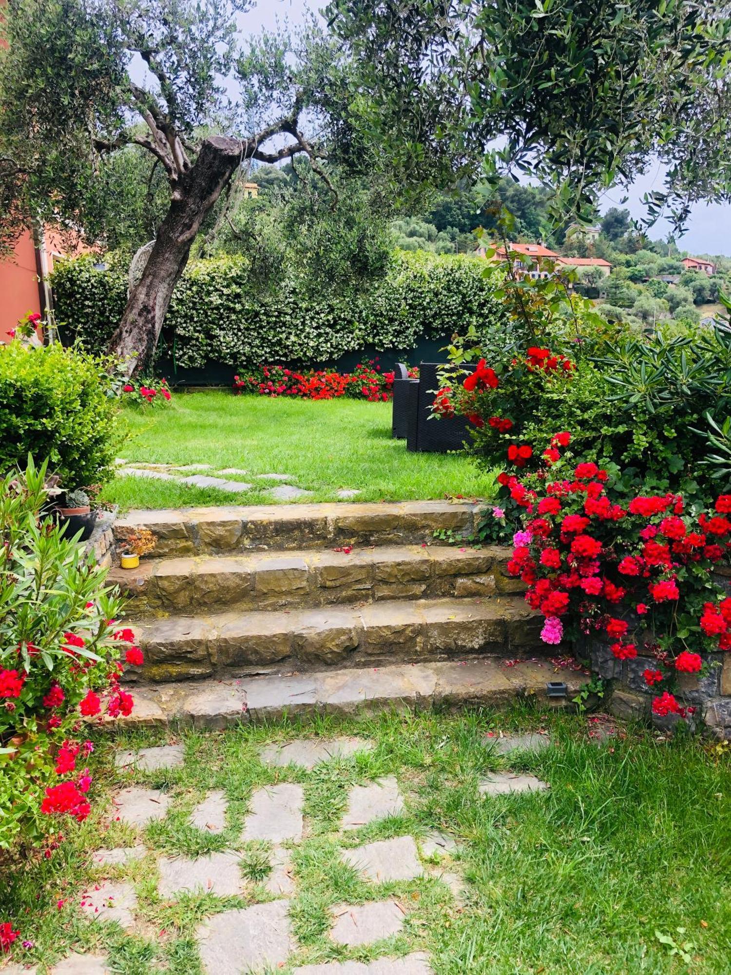 Hotel Le Jardin Sur Mer Avec Bike Et Mtb Tour Imperia Exterior foto